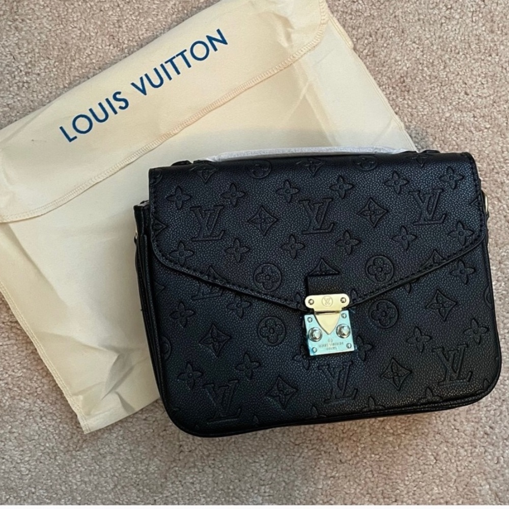 Women’s Louis Vuitton purse